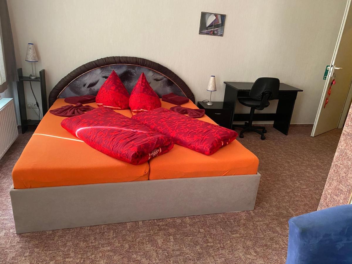 Hotel Alte Schmiede Weisswasser Esterno foto